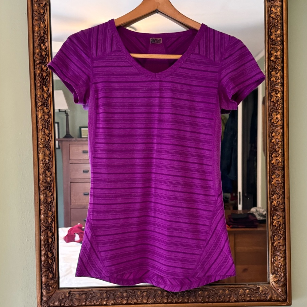 Marmot Magenta Short Sleeve hiking/workout shirt SUPER SOFT! Size XS